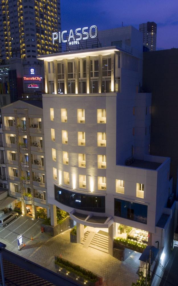 Grand Picasso Hotel Jakarta Exterior photo