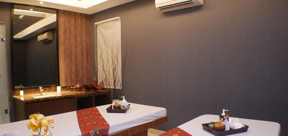 Grand Picasso Hotel Jakarta Exterior photo